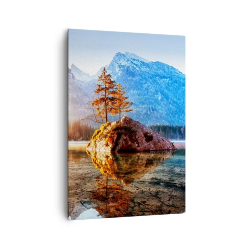 Obraz na płótnie - Jezioro z wyspami i górami w tle o wschodzie słońca - 70x100cm - Natura w nowym świetle - Nowoczesna dekoracja ścienna do salonu i sypialni ARTTOR