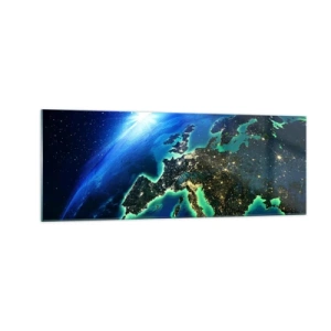Obraz na szkle - Widok na Europę z kosmosu w blasku wschodzącego słońca - 140x50cm - Roziskrzona Europa - Nowoczesna dekoracja ścienna do salonu i sypialni ARTTOR