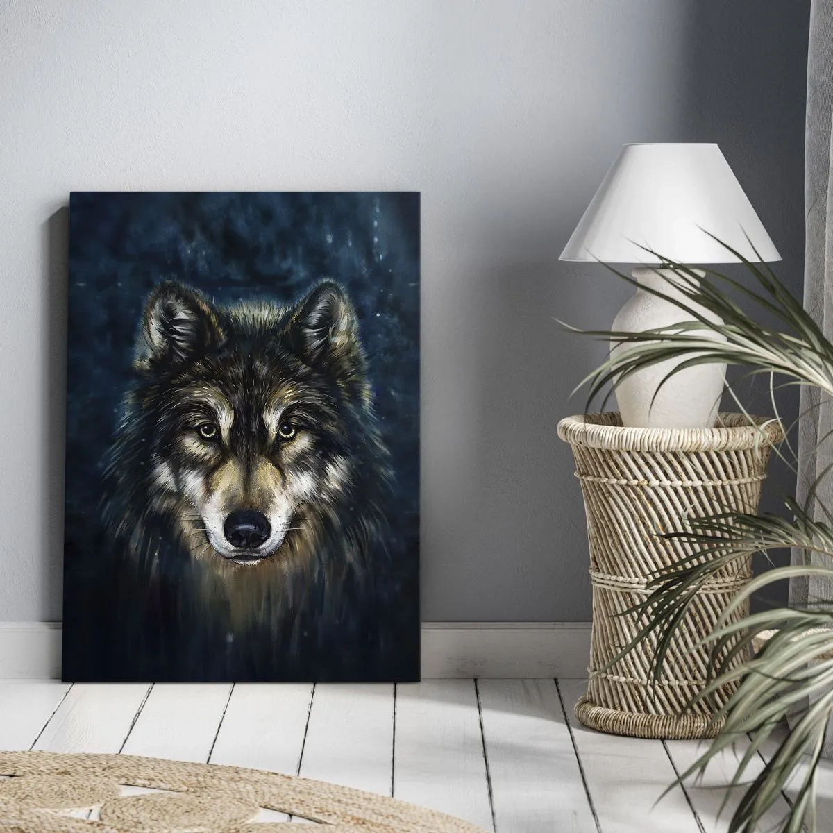 Obraz na płótnie - Portret wilka na ciemnym tle z intensywnym spojrzeniem - 50x70cm - Alfa? I omega - Nowoczesna dekoracja ścienna do salonu, kuchni i sypialni ARTTOR