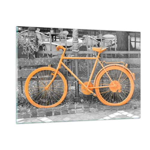 Obraz na szkle - Ilustracja przedstawiająca rower pomalowany na pomarańczowo na tle czarno-białej scenerii - 120x80cm - Idź, ja tu poczekam - Nowoczesna dekoracja ścienna do salonu, kuchni i sypialni ARTTOR