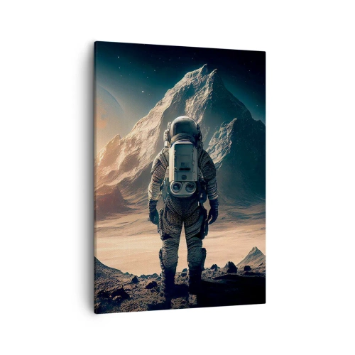 Obraz na płótnie - Astronauta stojący na powierzchni obcej planety z monumentalną górą w tle - 50x70cm - Nowe wyzwanie - Nowoczesna dekoracja ścienna do salonu, kuchni i sypialni ARTTOR