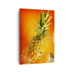 Obraz na płótnie - Ananas zanurzony w wodzie na tle pomarańczowego gradientu - 70x100cm - Tropikalna soczysta świeżość - Nowoczesna dekoracja ścienna do salonu i sypialni ARTTOR
