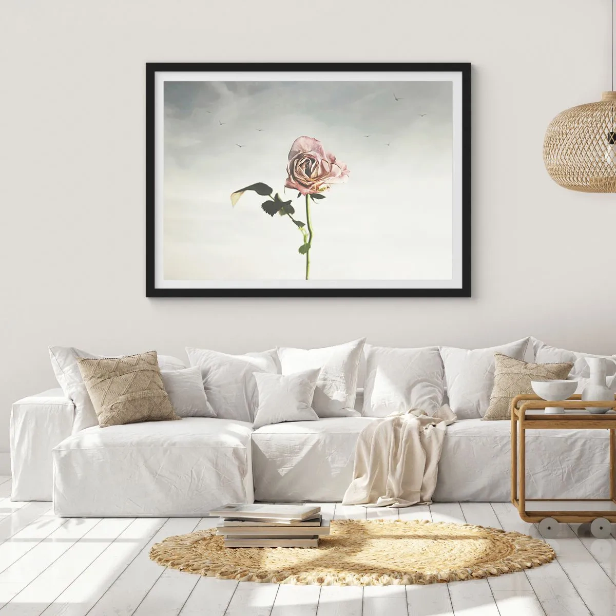 Plakat w czarnej ramie - Delikatna róża na tle jasnego nieba z lecącymi ptakami - 100x70cm - Powitanie wiosny - Nowoczesna dekoracja ścienna do salonu i sypialni ARTTOR