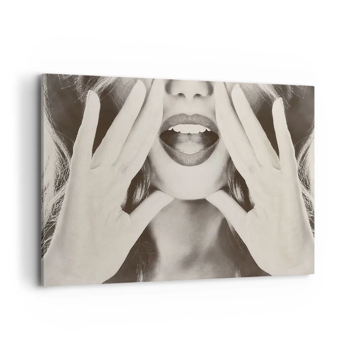 Obraz na płótnie - Czarno-biały portret kobiety z wyrazistymi ustami i dłońmi - 100x70cm - Już idę! - Nowoczesna dekoracja ścienna do salonu, kuchni i sypialni ARTTOR
