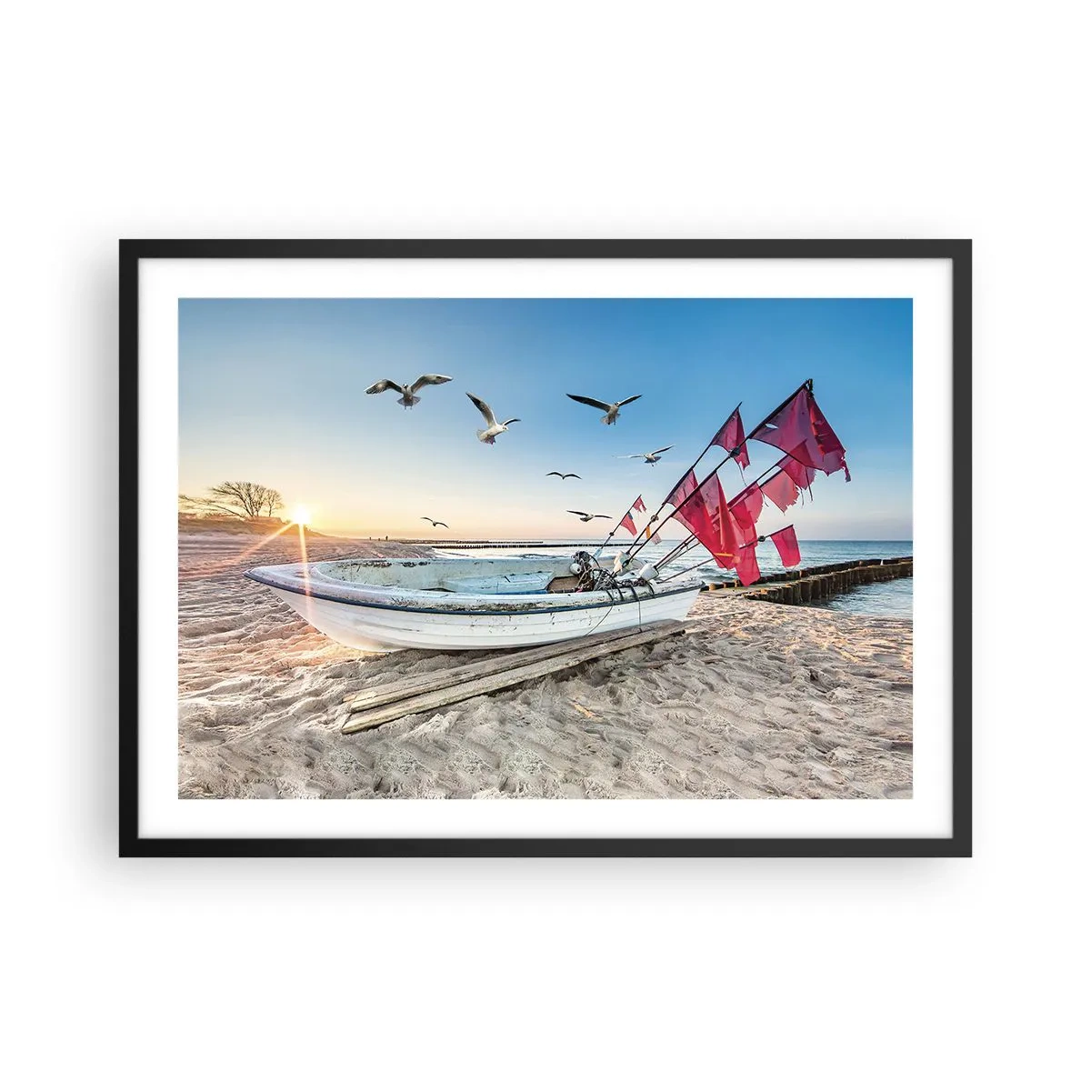 Plakat w czarnej ramie - Łódka na plaży o świcie z mewami i czerwonymi flagami - 70x50cm - Zasłużony odpoczynek - Nowoczesna dekoracja ścienna do salonu i sypialni ARTTOR
