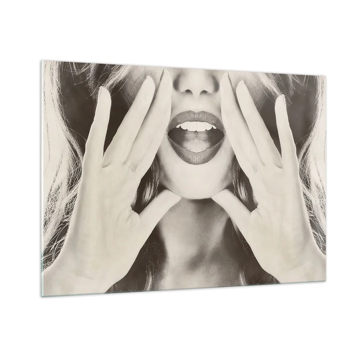 Obraz na szkle - Kobieta z ustami w szmince i dłońmi przy twarzy - 100x70cm - Już idę! - Nowoczesna dekoracja ścienna do salonu, kuchni i sypialni ARTTOR