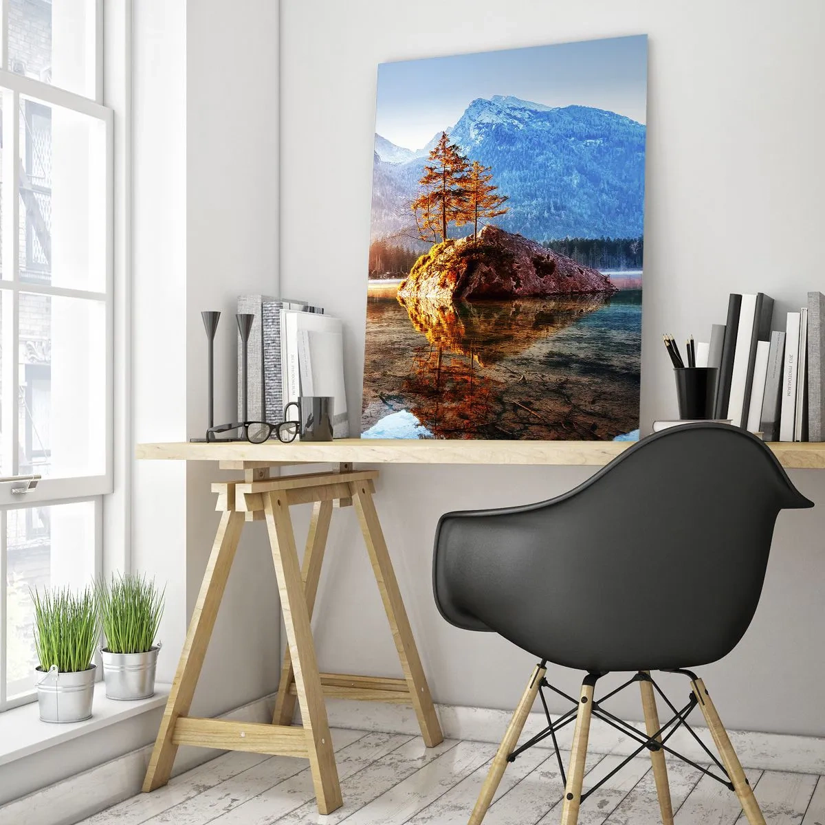 Obraz na szkle - Górski krajobraz o poranku z drzewami i odbiciem w jeziorze - 50x70cm - Natura w nowym świetle - Nowoczesna dekoracja ścienna do salonu, kuchni i sypialni ARTTOR