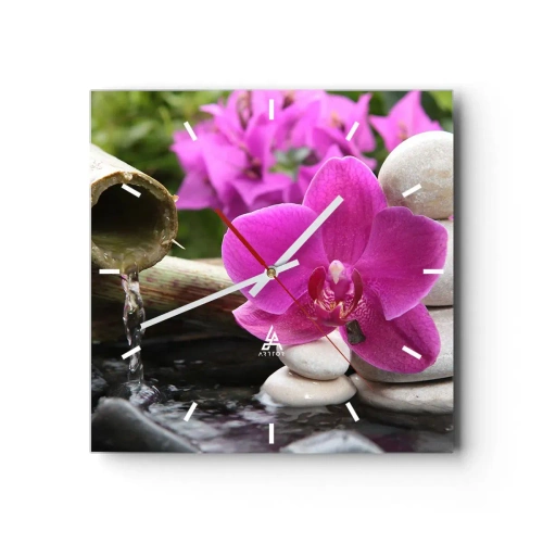 Zegar ścienny - Fioletowa orchidea, kamienie i bambus z wodą w relaksacyjnym otoczeniu - 30x30cm - Już odpoczywasz - Nowoczesna dekoracja ścienna do salonu i sypialni ARTTOR