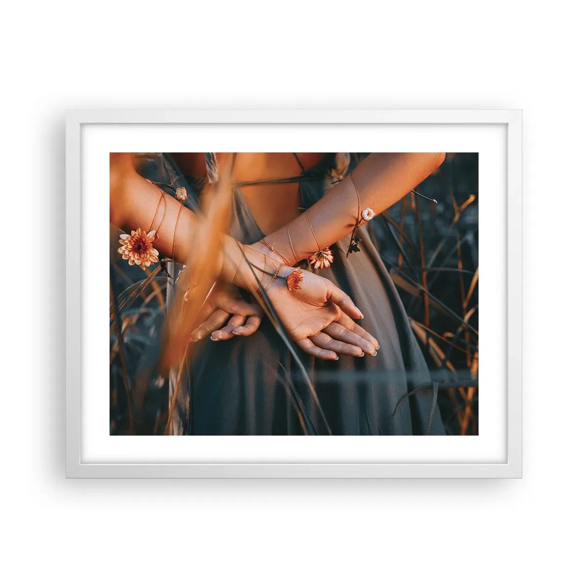 Plakat w białej ramie - Związana z naturą - 50x40 cm