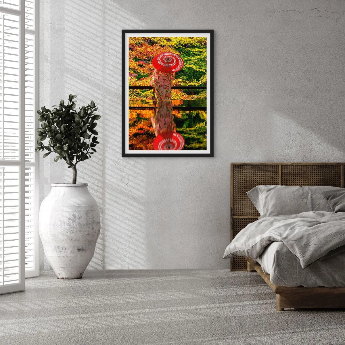 Plakat w czarnej ramie - Kobieta w kimonie z czerwonym parasolem na tle jesiennych liści - 50x70cm - W świątyni natury - Nowoczesna dekoracja ścienna do salonu i sypialni ARTTOR