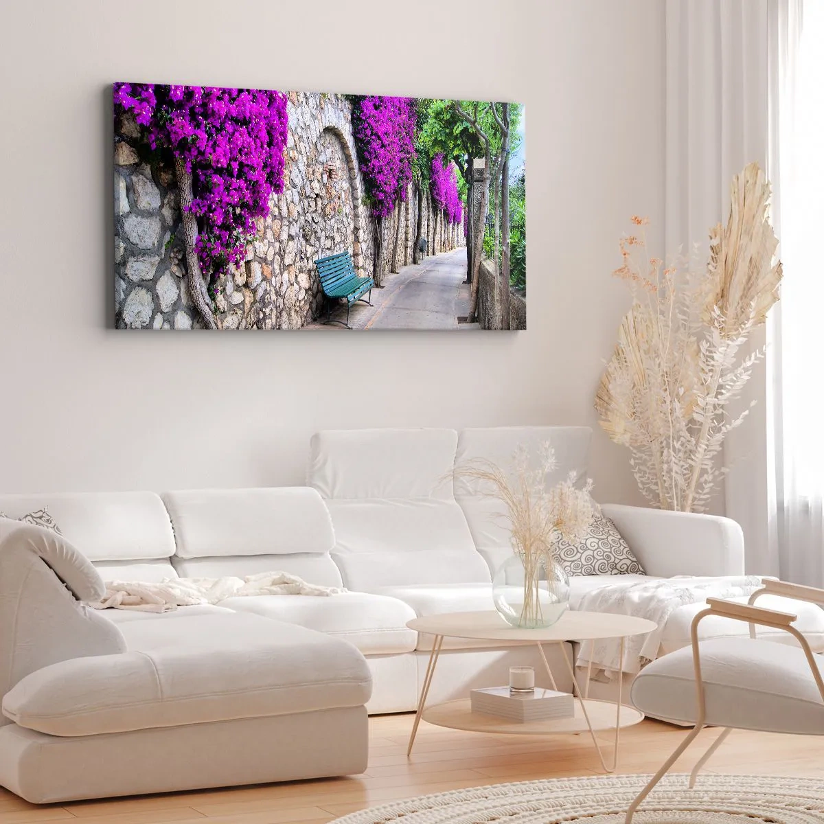 Obraz na płótnie - Kamienna alejka z ławką i kwitnącymi fioletowymi kwiatami - 140x50cm - Spotkajmy się jak najprędzej - Nowoczesna dekoracja ścienna do salonu i sypialni ARTTOR