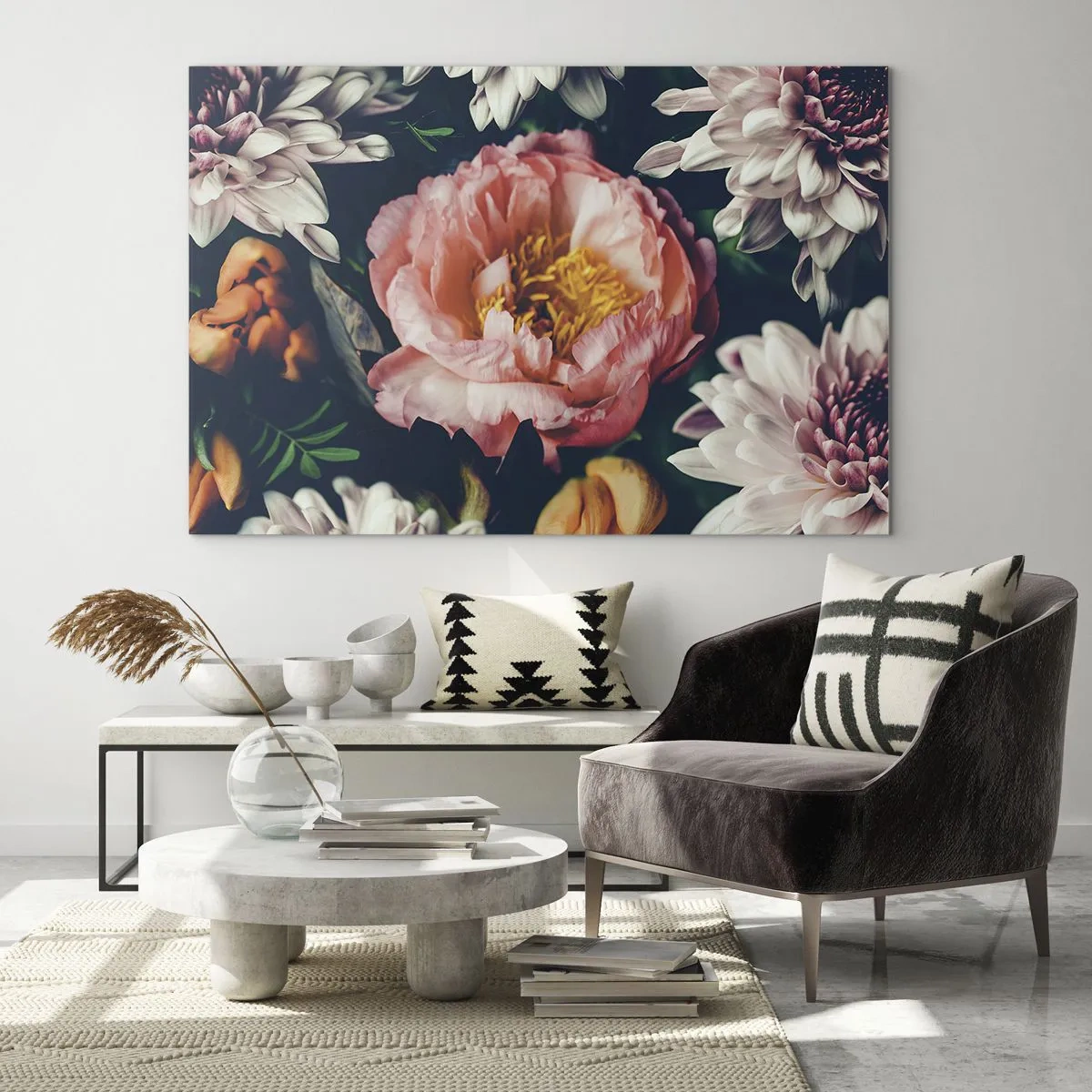 Obraz na szkle - Zbliżenie na piwonie i chryzantemy w pastelowych odcieniach - 100x70cm - Z barokowym przepychem - Nowoczesna dekoracja ścienna do salonu, kuchni i sypialni ARTTOR