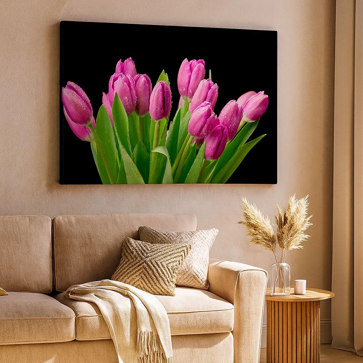 Obraz na płótnie - Różowe tulipany z kroplami rosy na czarnym tle - 70x50cm - Liliowa radość wiosny - Nowoczesna dekoracja ścienna do salonu i sypialni ARTTOR
