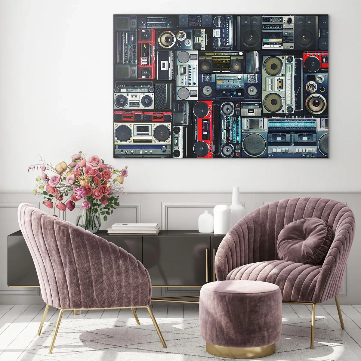 Obraz na szkle - Kolaż retro radioodbiorników i magnetofonów na ciemnym tle - 70x50cm - Tęsknota za latami 80. - Nowoczesna dekoracja ścienna do salonu i sypialni ARTTOR