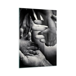 Obraz na szkle - Symboliczne ujęcie dłoni w czerni i bieli różnych pokoleń - 50x70cm - Być człowiekiem - Nowoczesna dekoracja ścienna do salonu, kuchni i sypialni ARTTOR