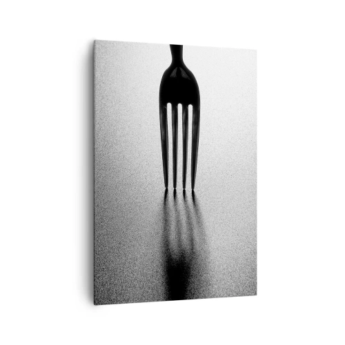 Obraz na płótnie - Minimalistyczne ujęcie widelca w czerni i bieli z grą cieni - 70x100cm - Światło i cień - Nowoczesna dekoracja ścienna do salonu i sypialni ARTTOR