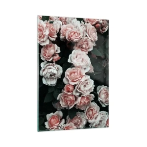 Obraz na szkle - Różowe róże na ciemnym tle w subtelnej kompozycji - 80x120cm - Różany ansamble - Nowoczesna dekoracja ścienna do salonu i sypialni ARTTOR