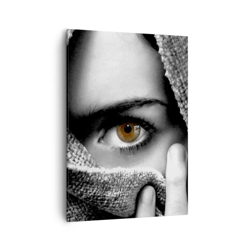 Obraz na płótnie - Kobiecy portret z intensywnie bursztynowym okiem - 50x70cm - Poznaj tajemnicę - Nowoczesna dekoracja ścienna do salonu, kuchni i sypialni ARTTOR