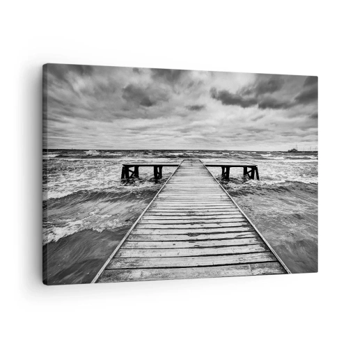 Obraz na płótnie - Czarno-biały widok drewnianego pomostu nad wzburzonym morzem - 70x50cm - Czekam na wiatr, co rozgoni… - Nowoczesna dekoracja ścienna do salonu i sypialni ARTTOR