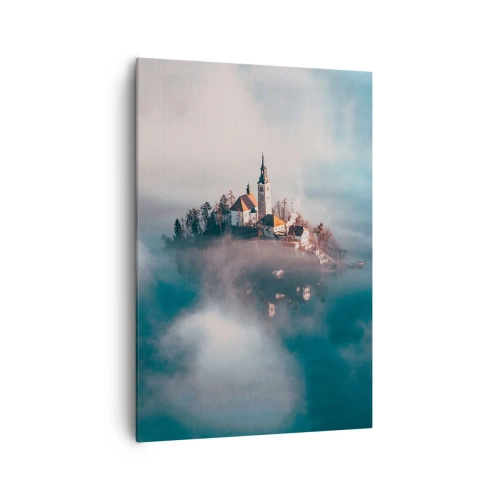Obraz na płótnie - Malownicza wyspa z kościołem w otoczeniu mgły - 70x100cm - Wyspa marzeń - Nowoczesna dekoracja ścienna do salonu i sypialni ARTTOR