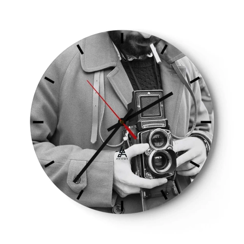 Zegar ścienny - Mężczyzna z aparatem analogowym w stylu retro - 30x30cm - W stylu retro - Nowoczesna dekoracja ścienna do salonu, kuchni i sypialni ARTTOR