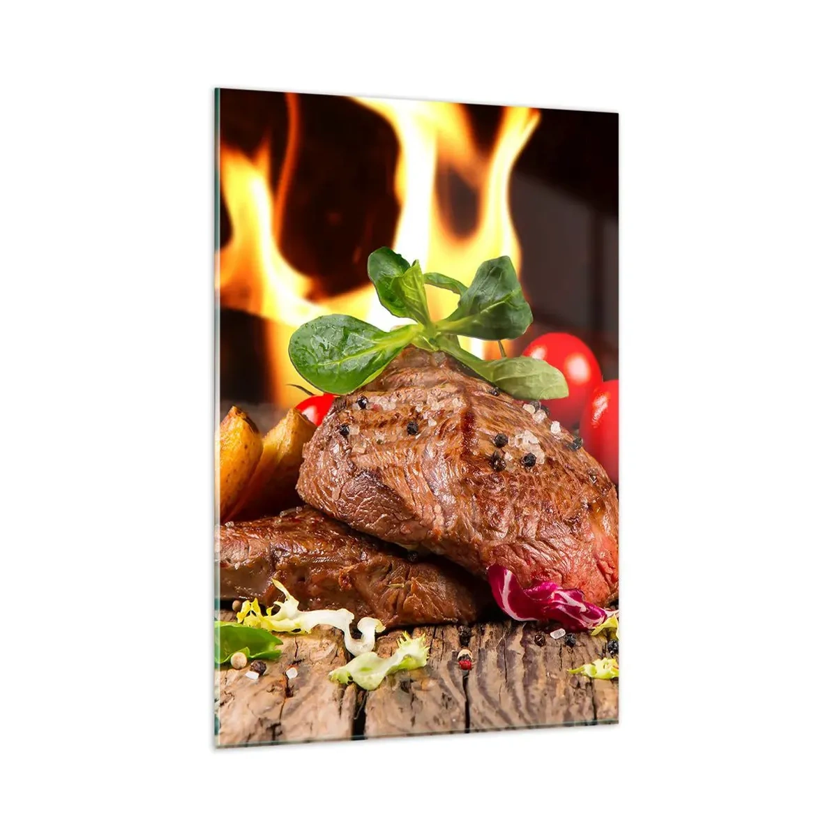 Obraz na szkle - Grillowany stek z dodatkami na tle płomieni - 80x120cm - Wyczarowane żarem - Nowoczesna dekoracja ścienna do salonu i sypialni ARTTOR