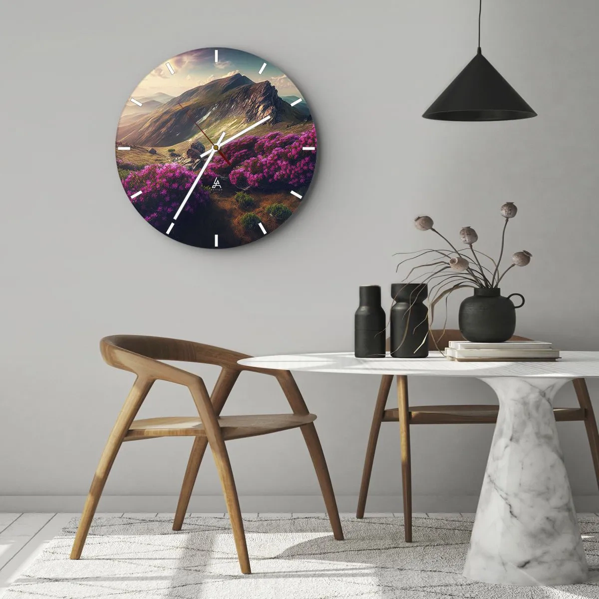 Zegar ścienny - Letni krajobraz górski z fioletowymi kwiatami i zachodem słońca - 30x30cm - Lato w górach - Nowoczesna dekoracja ścienna do salonu, kuchni i sypialni ARTTOR