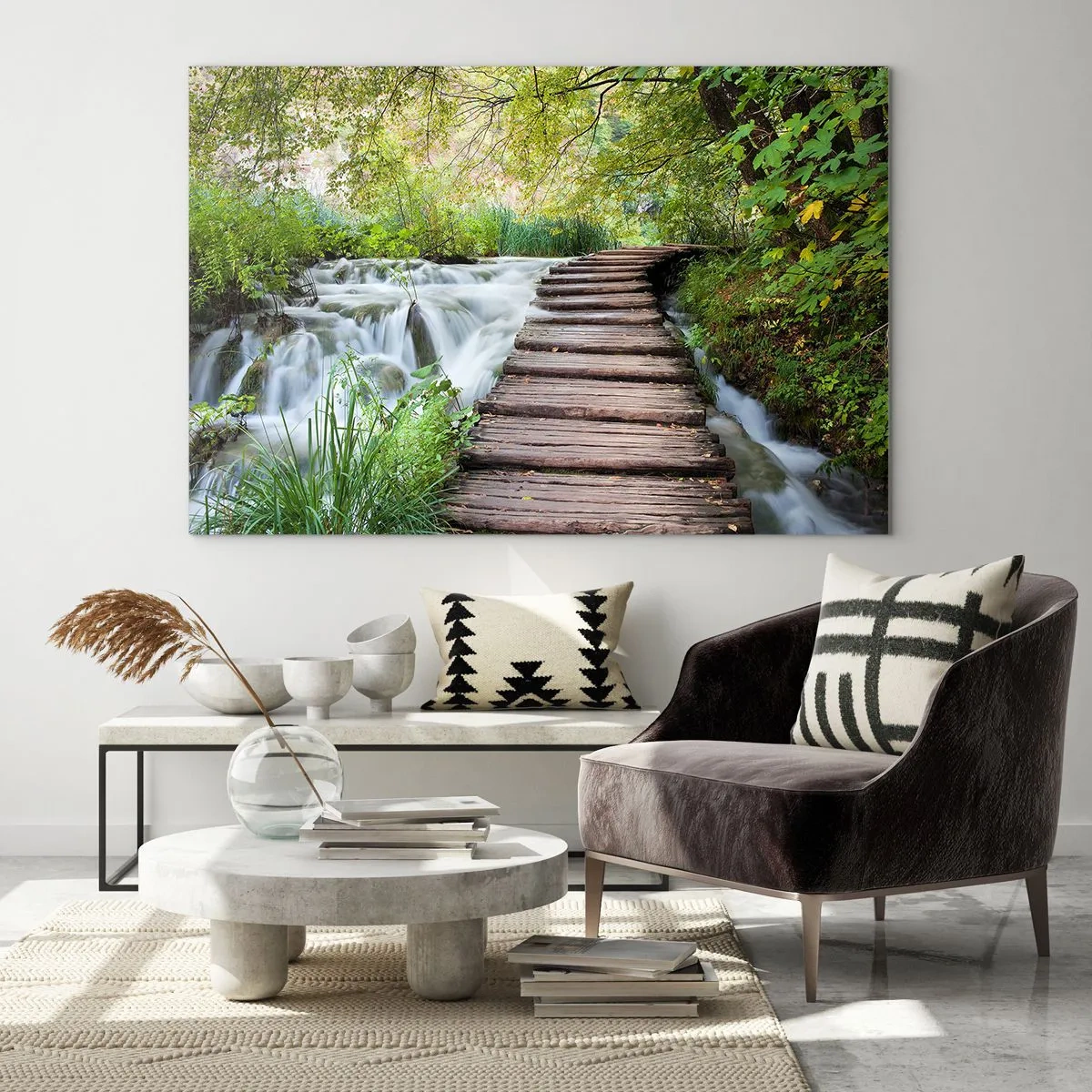 Obraz na szkle - Mostek w lesie nad strumieniem - 100x70cm - Wcale nie cicha woda - Nowoczesna dekoracja ścienna do salonu, kuchni i sypialni ARTTOR