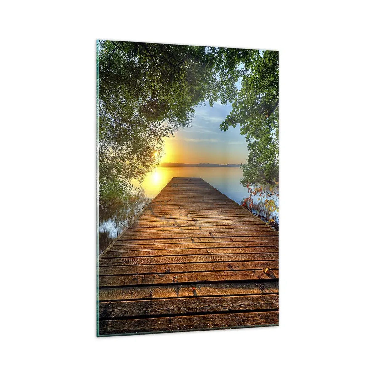 Obraz na szkle - Drewniany pomost otoczony zielenią podczas zachodu słońca - 80x120cm - Nie śpiesz się, usiądź - Nowoczesna dekoracja ścienna do salonu i sypialni ARTTOR