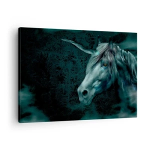 Obraz na płótnie - Magiczny jednorożec w tajemniczym, ciemnym lesie o fantazyjnych barwach. - 70x50cm - W baśniowym lesie - Nowoczesna dekoracja ścienna do salonu i sypialni ARTTOR