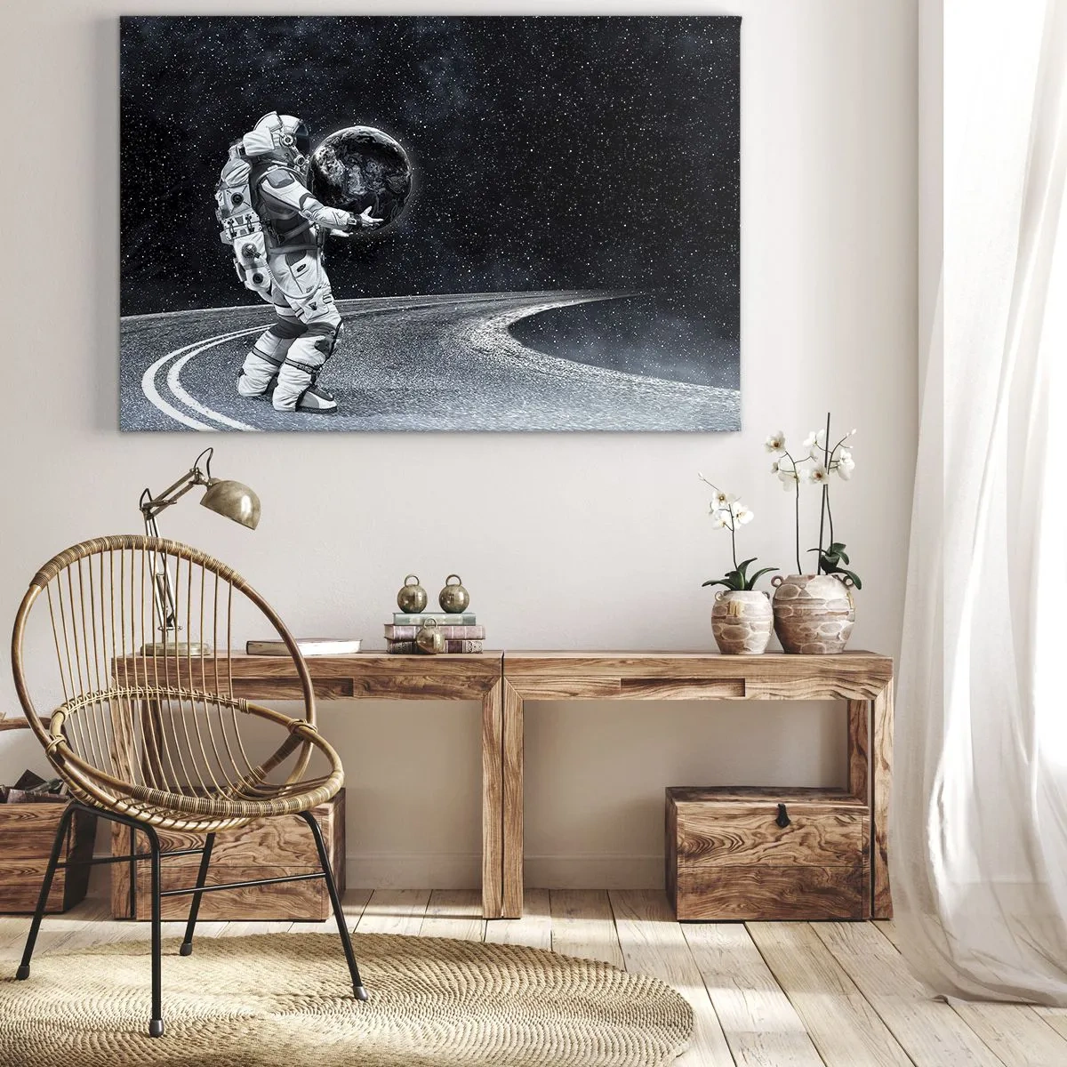 Obraz na płótnie - Astronauta z Ziemią na tle gwiaździstego nieba - 70x50cm - Na Mlecznej Drodze - Nowoczesna dekoracja ścienna do salonu i sypialni ARTTOR