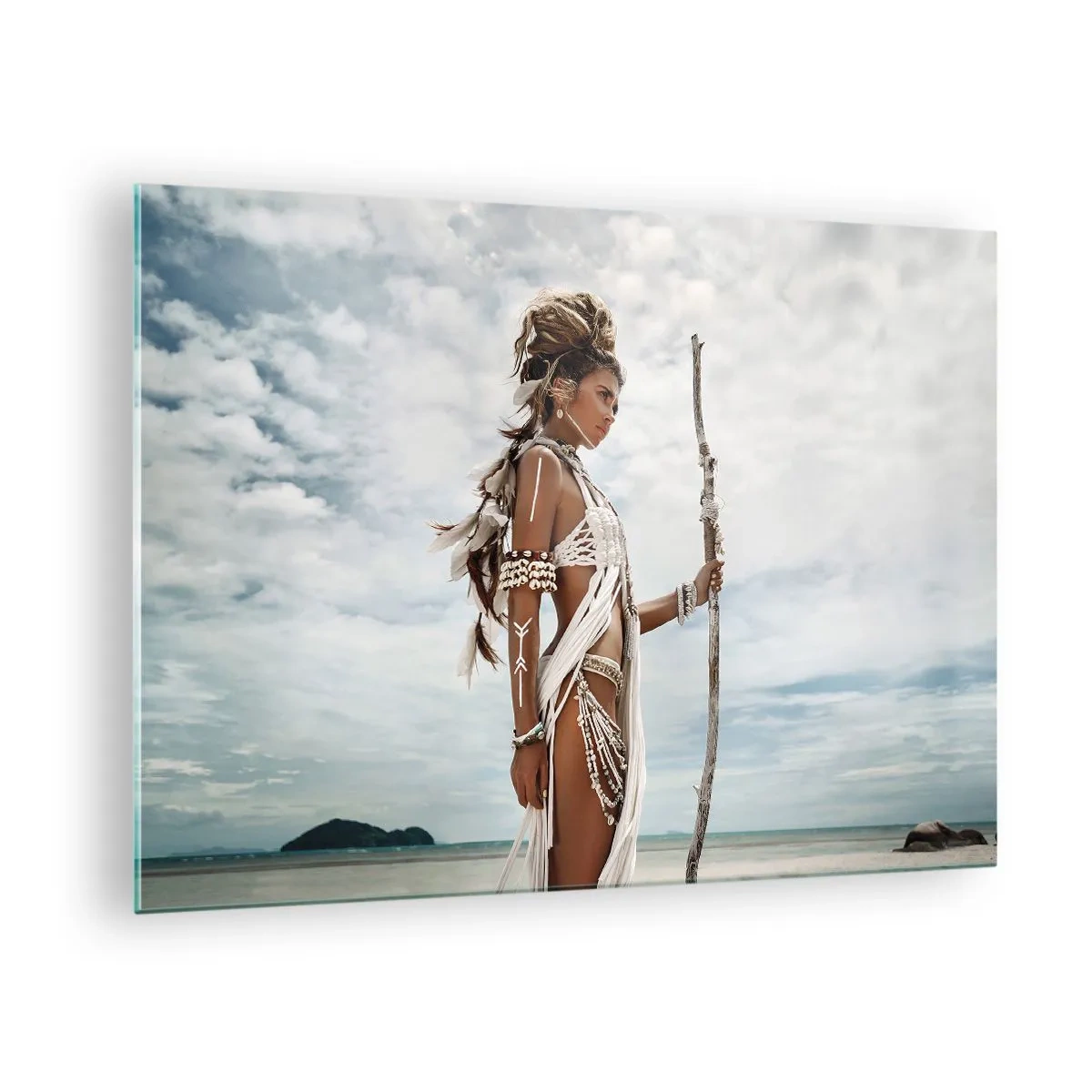 Obraz na szkle - Egzotyczna postać na tle plaży i nieba - 70x50cm - Królowa tropików - Nowoczesna dekoracja ścienna do salonu i sypialni ARTTOR