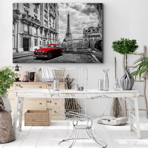 Obraz na płótnie - Drapieżnik w mieście - Czerwony samochód na tle wieży Eiffla w czarno-białej scenerii - 70x50cm