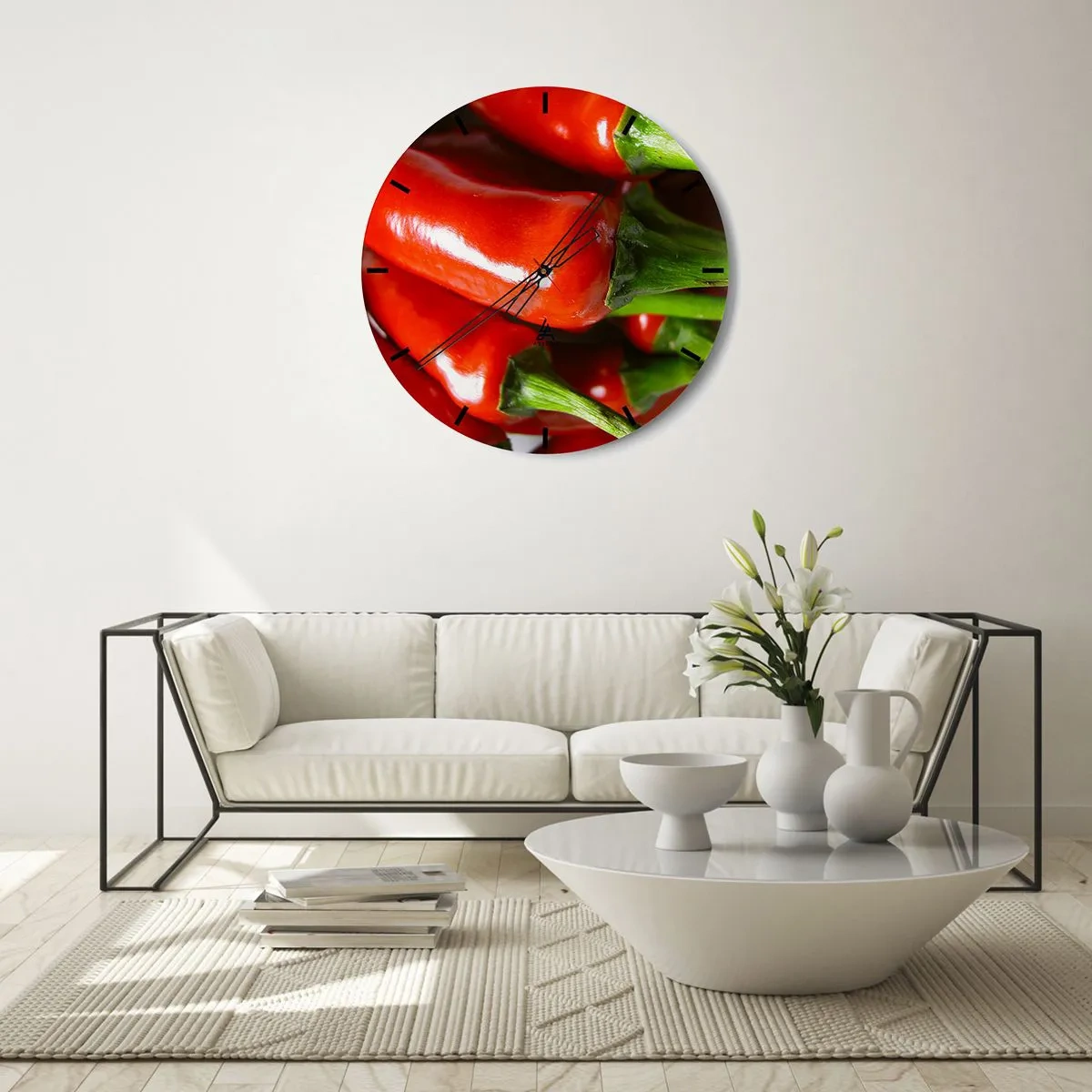 Zegar ścienny - Czerwone papryczki chili w zbliżeniu - 30x30cm - Soczyste, błyszczące, gładkie - Nowoczesna dekoracja ścienna do salonu, kuchni i sypialni ARTTOR