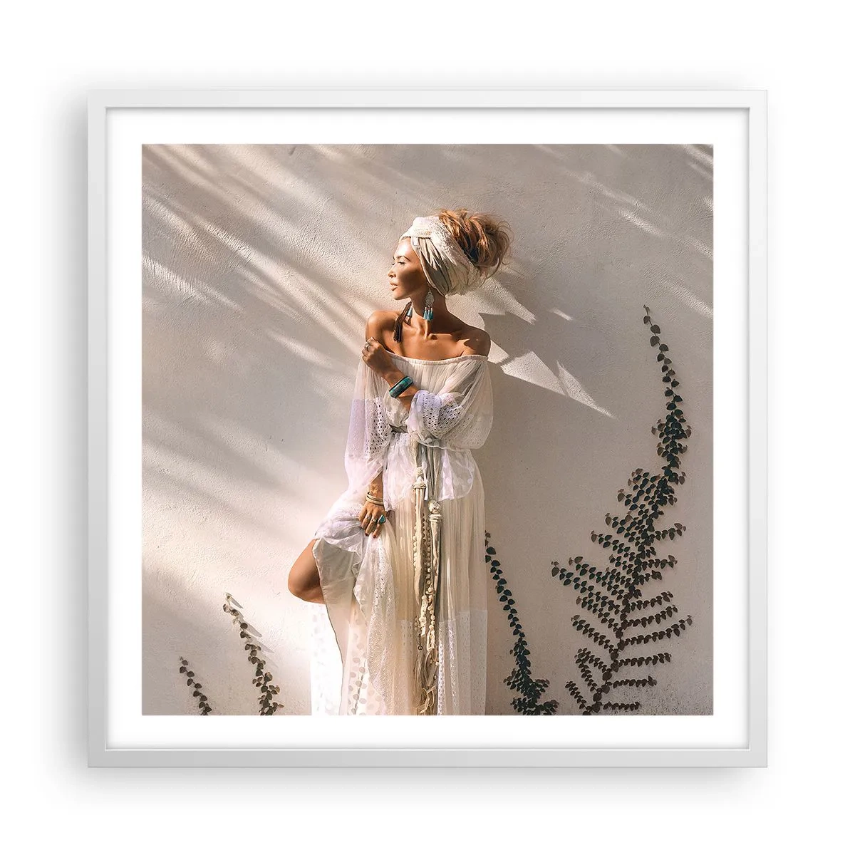 Plakat w białej ramie - Słońce i dziewczyna - 60x60 cm