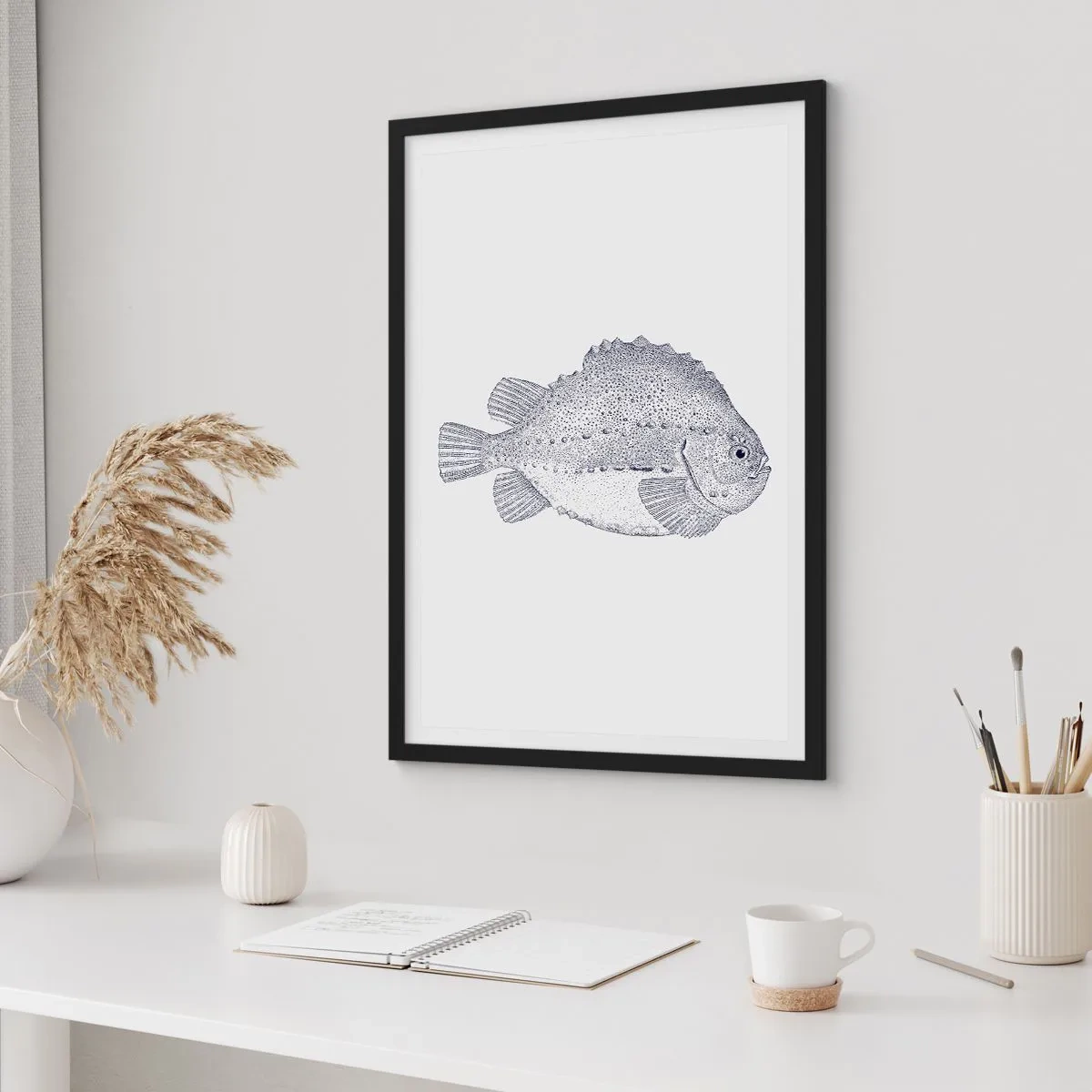 Plakat w czarnej ramie - Ilustracja ryby w stylu vintage na jasnym tle - 50x70cm - Do albumu przyrodnika - Nowoczesna dekoracja ścienna do salonu i sypialni ARTTOR