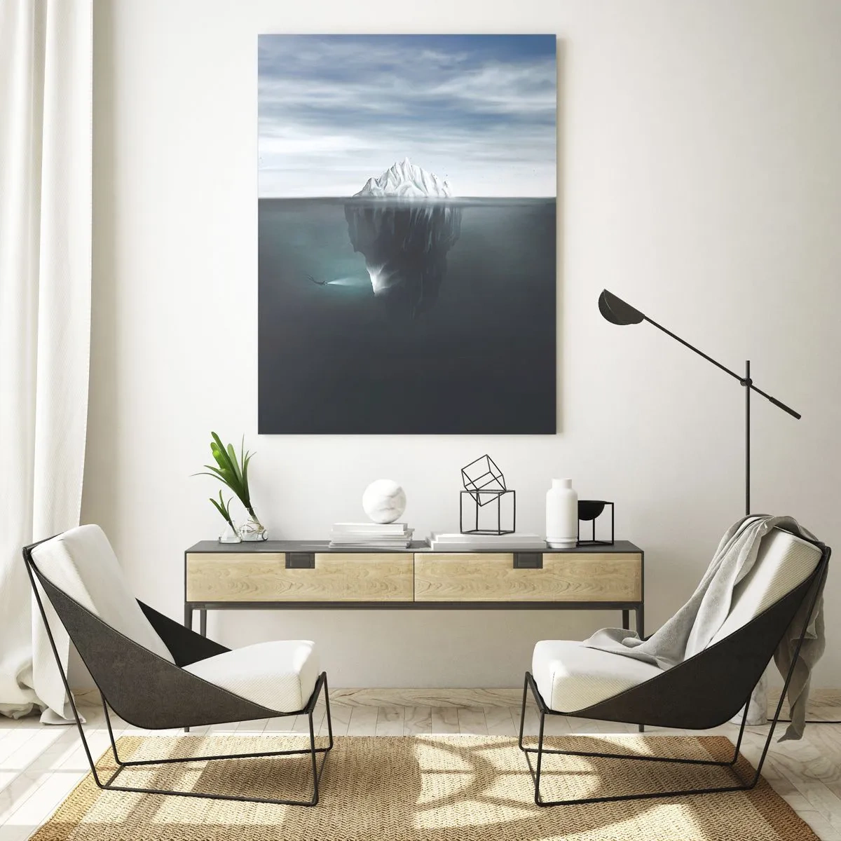 Obraz na szkle - Góra lodowa w wodzie z nurkiem i reflektorem pod powierzchnią - 80x120cm - Podwodna tajemnica - Nowoczesna dekoracja ścienna do salonu i sypialni ARTTOR