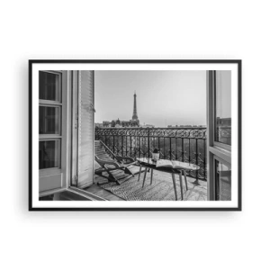 Plakat w czarnej ramie - Widok na wieżę Eiffla z balkonu z leżakami i stolikiem - 100x70cm - Paryskie popołudnie - Nowoczesna dekoracja ścienna do salonu i sypialni ARTTOR