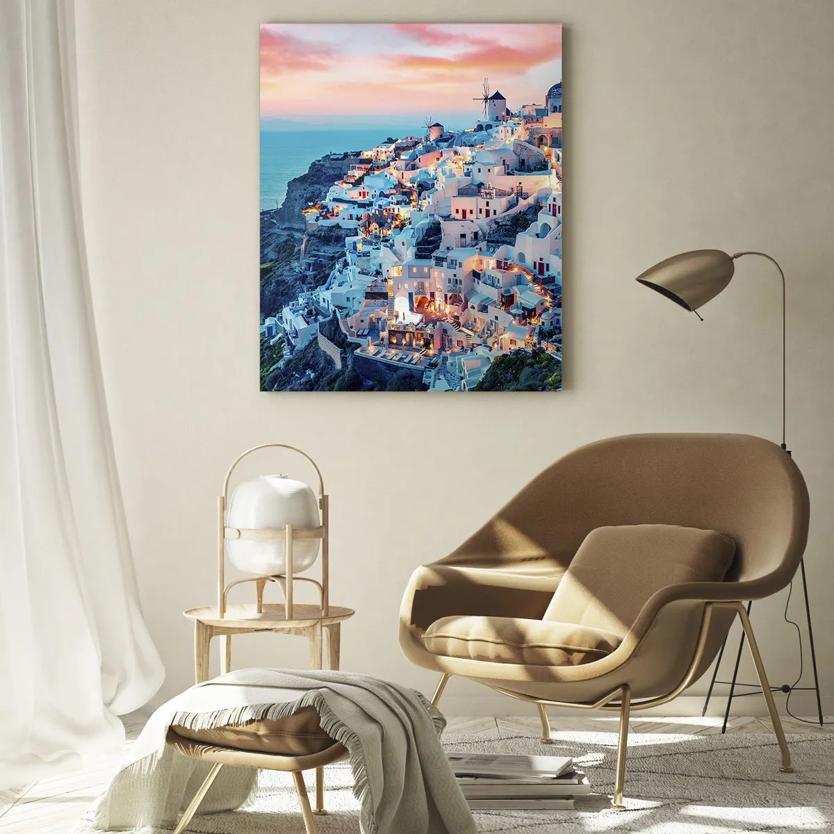 Obraz na szkle - Santorini o zachodzie słońca z białymi budynkami na wzgórzu - 70x100cm - Twoje wielkie greckie wakacje - Nowoczesna dekoracja ścienna do salonu i sypialni ARTTOR