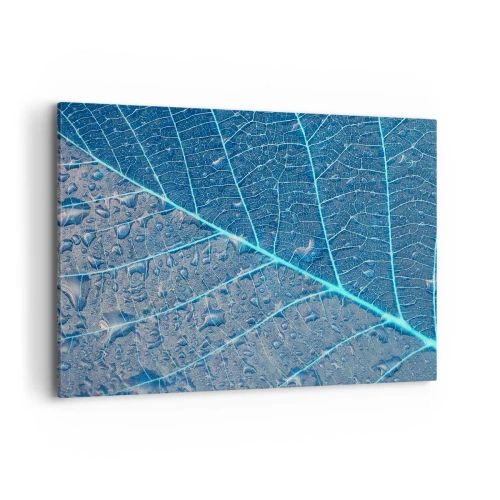 Obraz na płótnie - Liść w błękitnych odcieniach z kroplami wody - 100x70cm - Życie w błękicie - Nowoczesna dekoracja ścienna do salonu, kuchni i sypialni ARTTOR