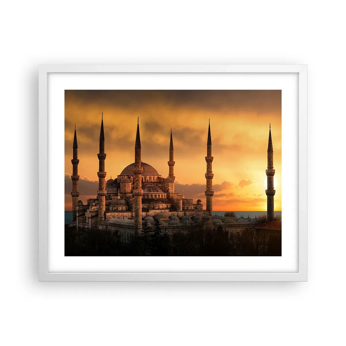 Plakat w białej ramie - Bóg jest wielki - 50x40 cm