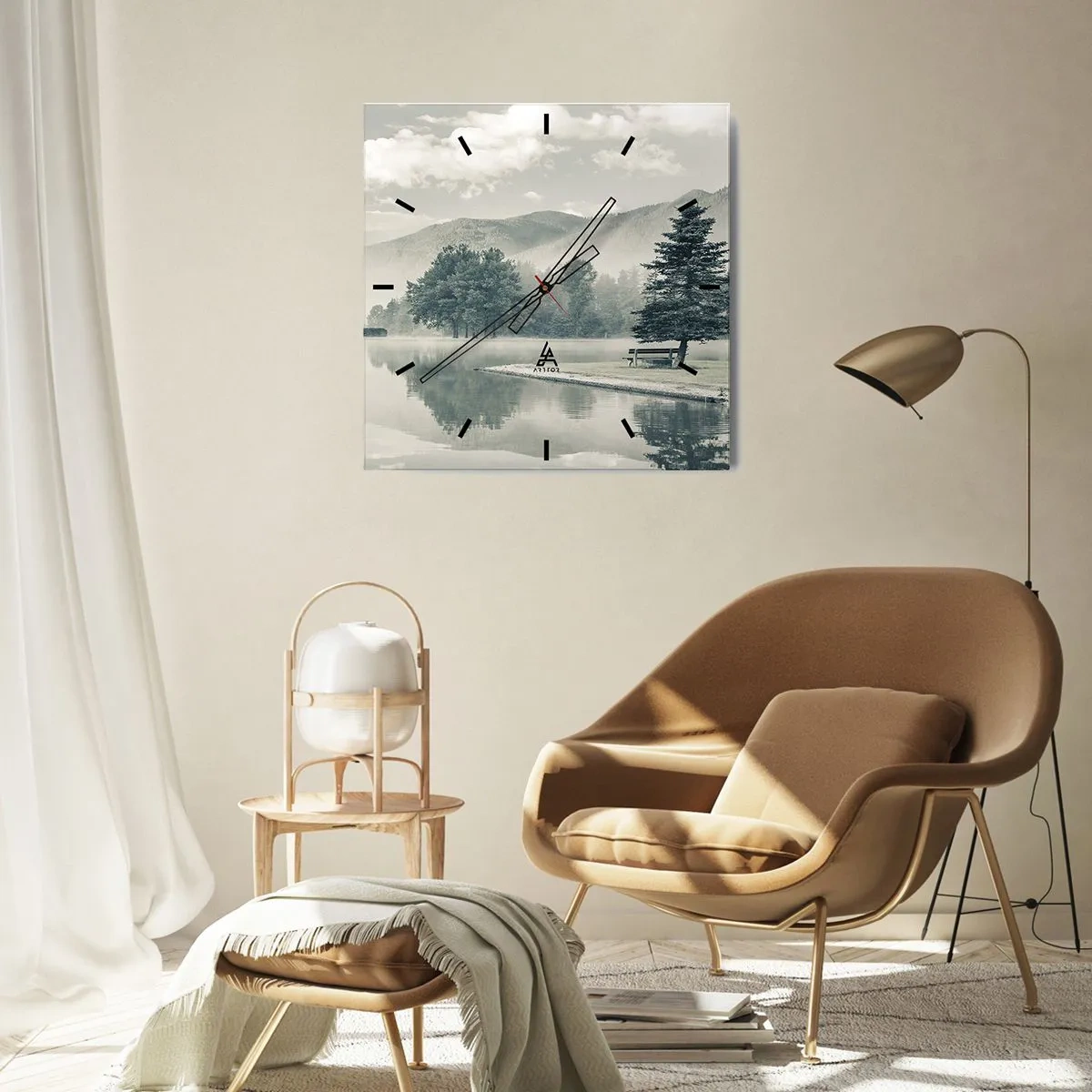 Zegar ścienny - Malownicze jezioro z ławką i mgłą w tle - 30x30cm - Jezioro jeszcze śpi - Nowoczesna dekoracja ścienna do salonu i sypialni ARTTOR