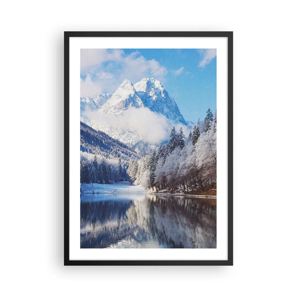 Plakat w czarnej ramie - Ośnieżone góry odbijające się w jeziorze zimą - 50x70cm - Śnieżna straż - Nowoczesna dekoracja ścienna do salonu i sypialni ARTTOR
