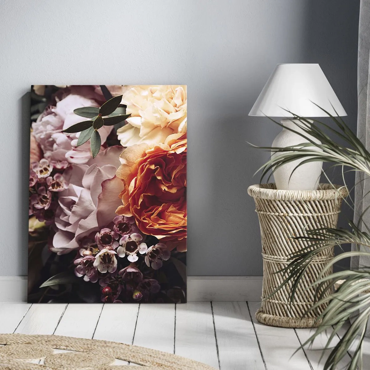 Obraz na płótnie - Bukiet kwiatów w odcieniach różu, pomarańczu i bieli - 50x70cm - Otulone pięknem - Nowoczesna dekoracja ścienna do salonu, kuchni i sypialni ARTTOR