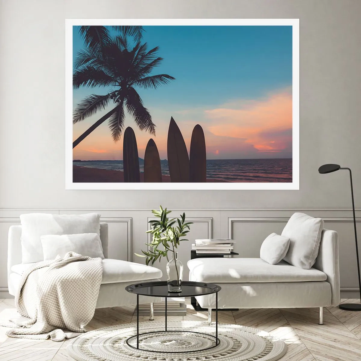 Plakat - Deski surfingowe na tle palmy i zachodu słońca - 100x70cm - Jutro też będzie zabawa - Nowoczesna dekoracja ścienna do salonu i sypialni ARTTOR