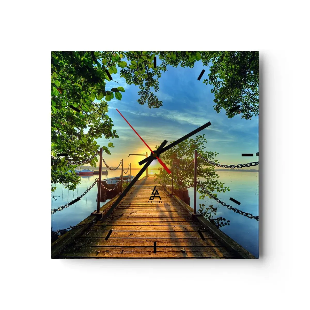 Zegar ścienny - Pomost nad jeziorem w promieniach zachodu słońca - 30x30cm - Zachód nad wodą - Nowoczesna dekoracja ścienna do salonu i sypialni ARTTOR