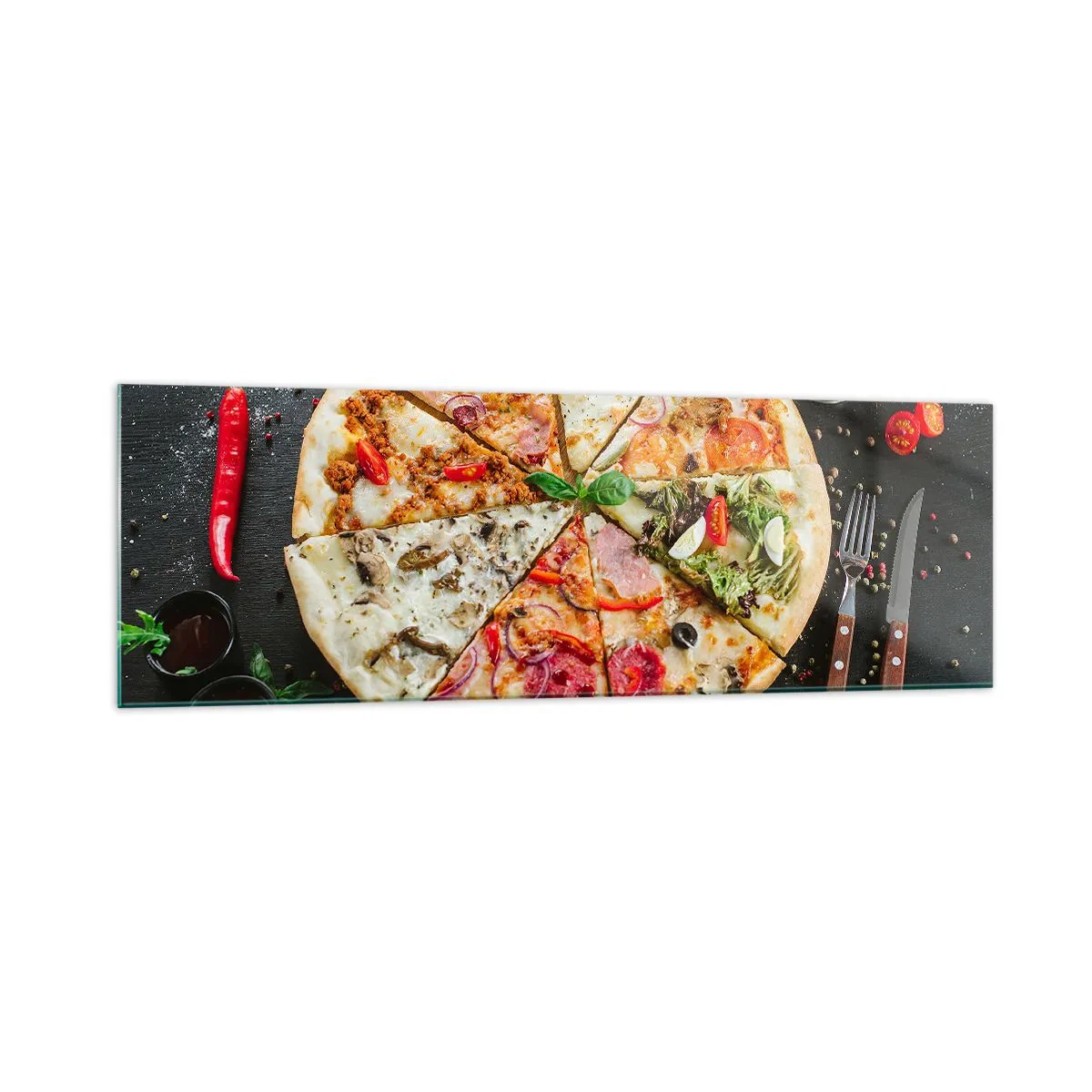 Obraz na szkle - Pizza w różnych smakach na tle z dodatkami - 160x50cm - Wachlarz smaków - Nowoczesna dekoracja ścienna do salonu i sypialni ARTTOR