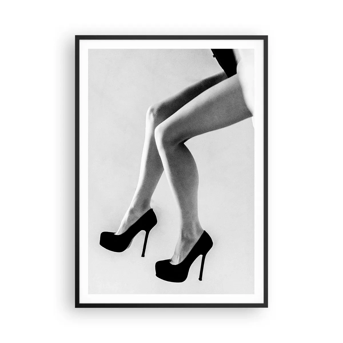 Plakat w czarnej ramie - Wieczna kobiecość - 70x100 cm