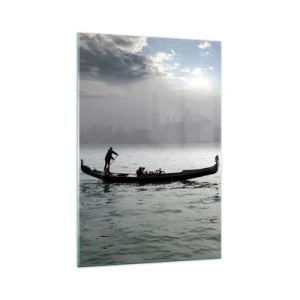 Obraz na szkle - Gondola płynąca po wodach Wenecji w mglisty poranek z widokiem na miasto - 70x100cm - Bajeczne miasto z wody i mgły - Nowoczesna dekoracja ścienna do salonu i sypialni ARTTOR