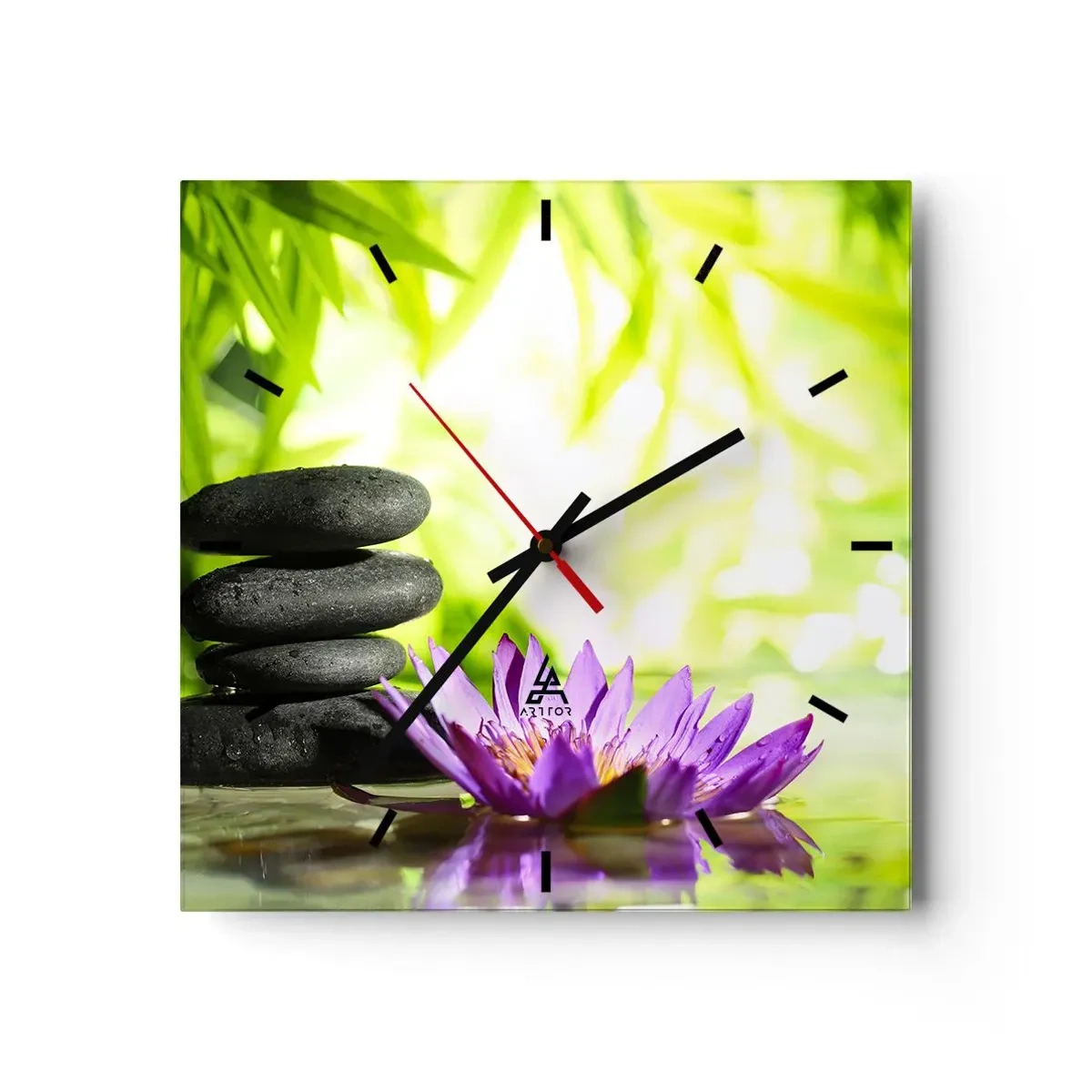Zegar ścienny - Stos kamieni zen i kwiat lotosu na tle bambusowych liści - 30x30cm - W bambusowym chruśniaku - Nowoczesna dekoracja ścienna do salonu i sypialni ARTTOR